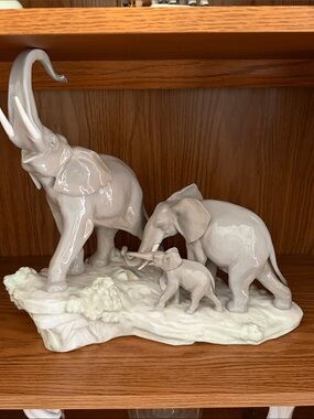 Lladro Elephants Walking 1150 Porcelain Group Figurine
